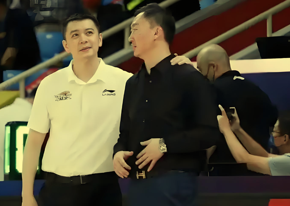 开云体育APP-师兄弟对决郭士强现场选拔人才！杨鸣信心十足，刘维伟如何应对？